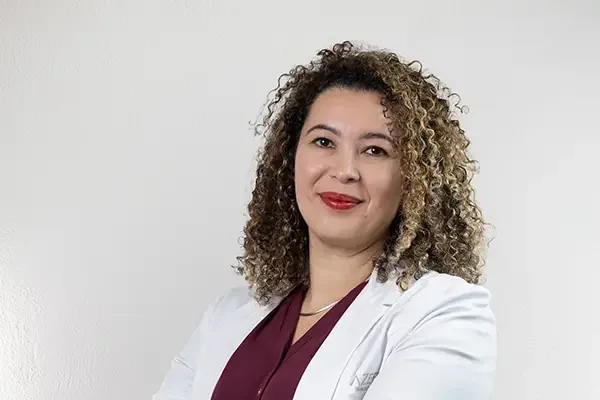 Portret Dr. Ikram Belahcene Acquaviva