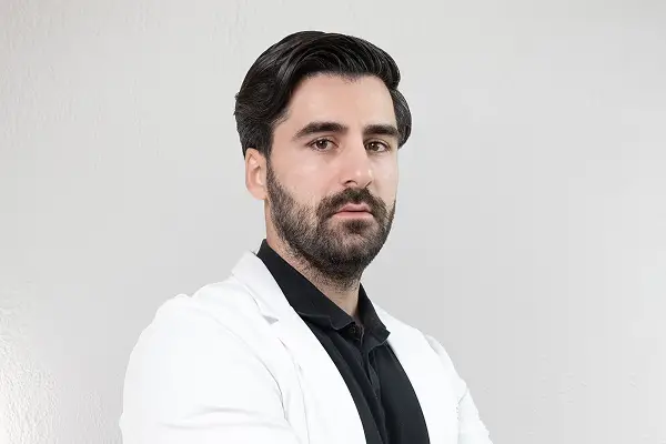 Dr. Alhajjar Hadi, Medic Specialist Chirurgie Generală și Robotică, AZEENA Longevity Institute