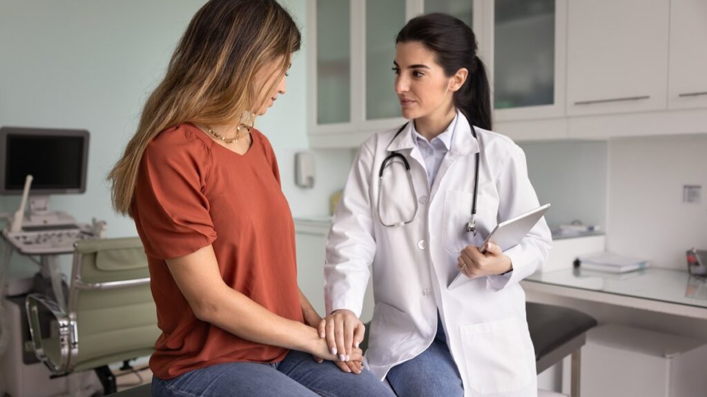 Consultație ginecologică pentru o gravidă cu fibrom uterin