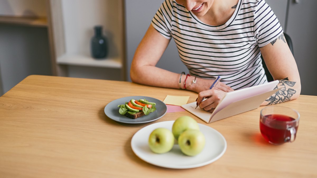 Cum te ajută jurnalul alimentar să slăbești, să îți echilibrezi hormonii și să mănânci mai sănătos