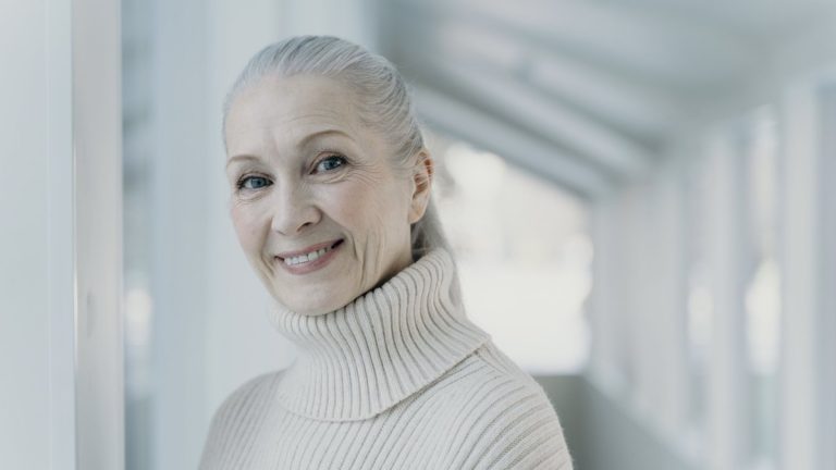 Hormonii, menopauza și zâmbetul care se schimbă odată cu vârsta