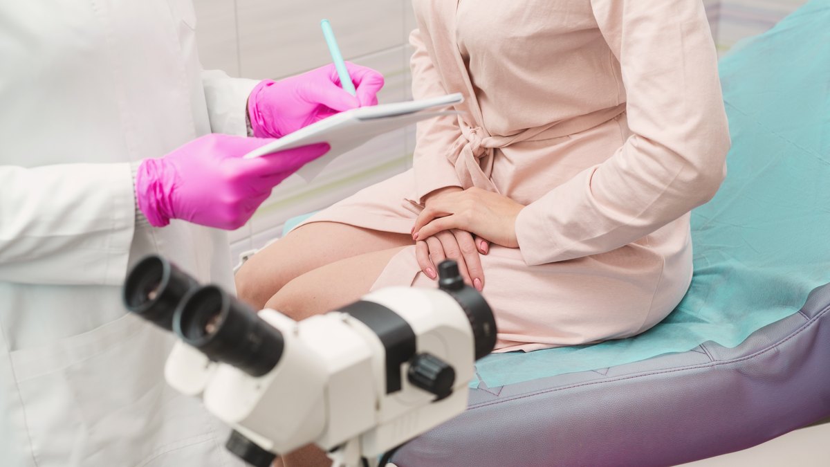 Colposcopia după un test Papanicolau modificat - tot ce trebuie să știi despre investigația importantă în prevenirea cancerului de col uterin