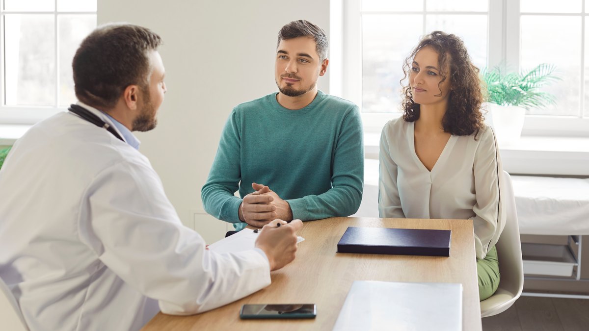 Ghid medical despre creșterea fertilității naturale și concepție: de la consultul preconcepțional la monitorizarea ovulației și optimizarea stilului de viață