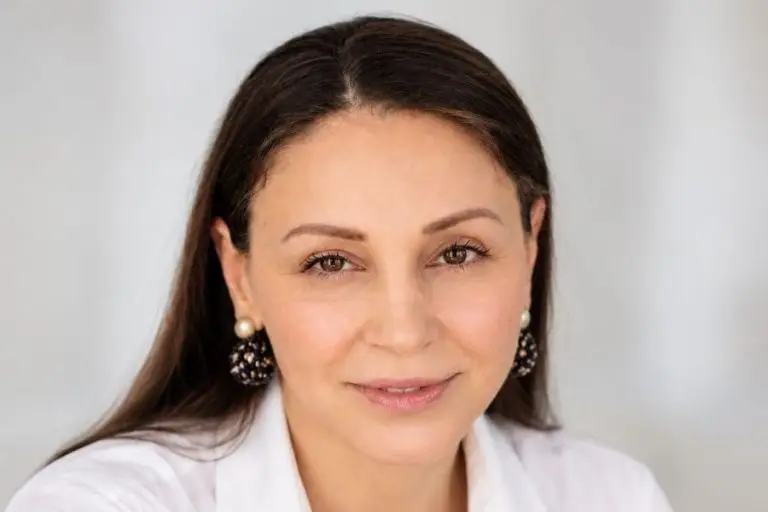 Portret Conf. Univ. Dr. Psiholog Lavinia-Melania Bratu