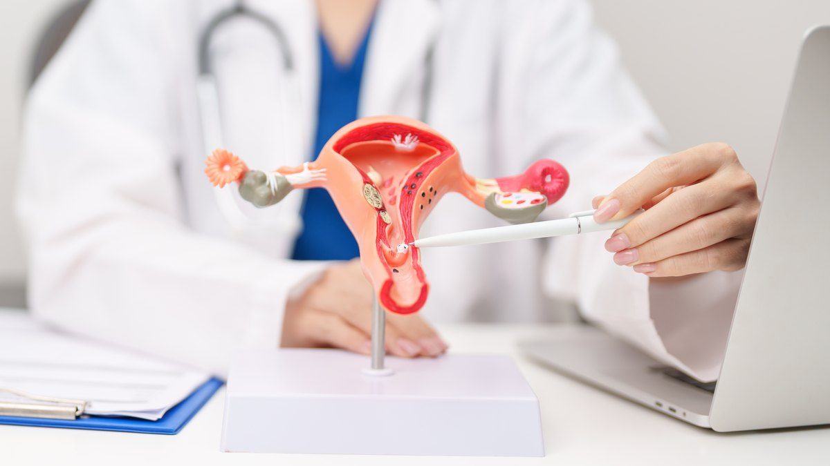 Cancer de col uterin în România - 6 femei mor zilnic, deși boala este 100% tratabilă dacă este găsită la timp. Cum se depistează precoce